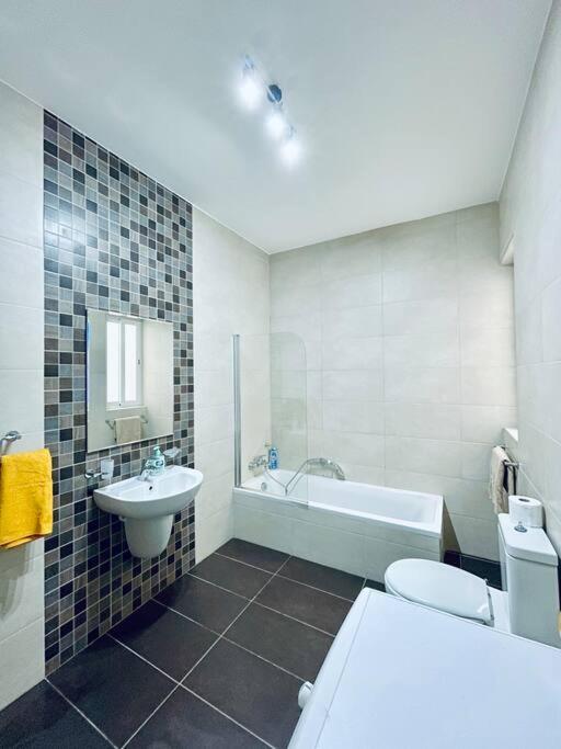 Saint Julian's Stylish Modern Central Apartment 4 Paceville מראה חיצוני תמונה